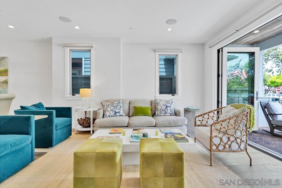 Detail Gallery Image 4 of 52 For 914  B Ave, Coronado,  CA 92118 - 5 Beds | 4/1 Baths