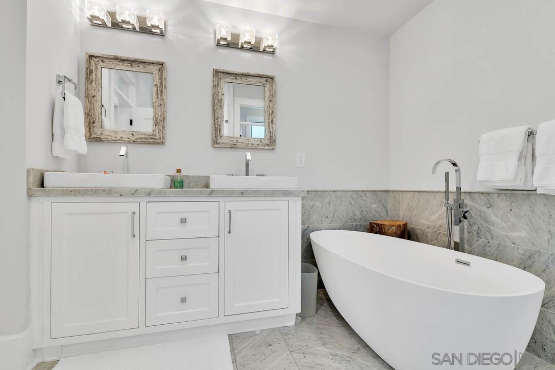 Detail Gallery Image 40 of 52 For 914  B Ave, Coronado,  CA 92118 - 5 Beds | 4/1 Baths