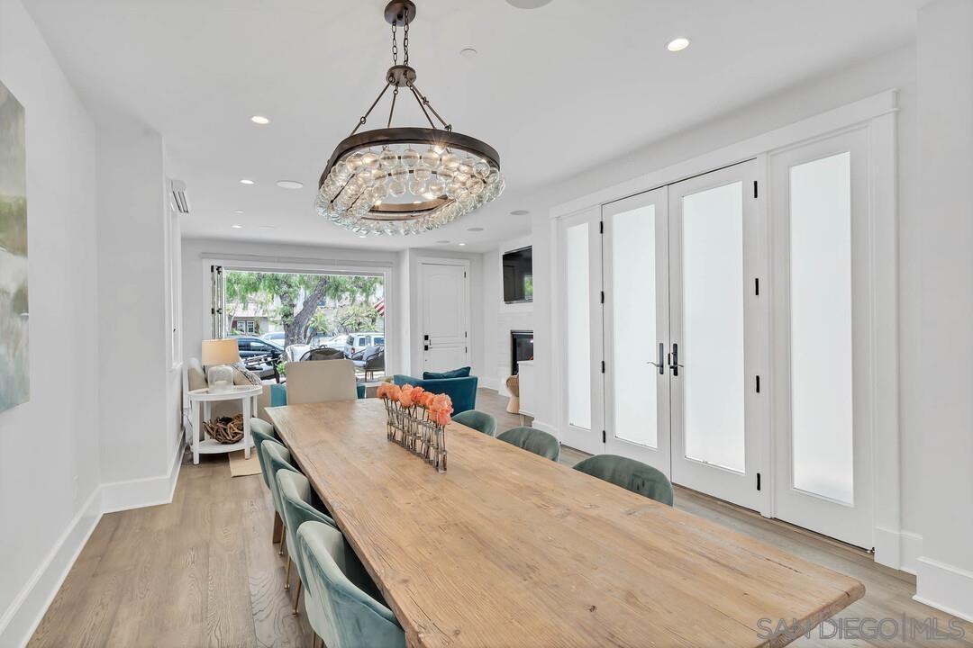 Detail Gallery Image 8 of 52 For 914  B Ave, Coronado,  CA 92118 - 5 Beds | 4/1 Baths