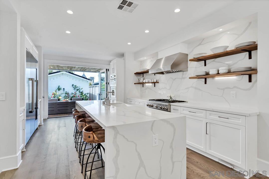 Detail Gallery Image 9 of 52 For 914  B Ave, Coronado,  CA 92118 - 5 Beds | 4/1 Baths