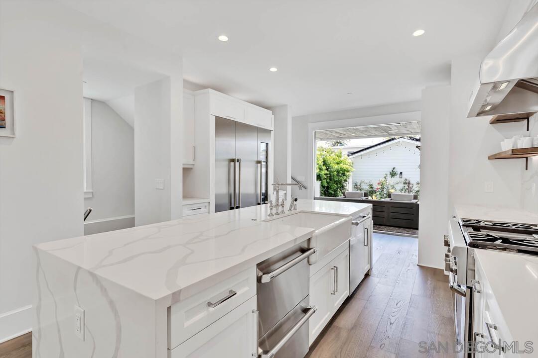 Detail Gallery Image 10 of 52 For 914  B Ave, Coronado,  CA 92118 - 5 Beds | 4/1 Baths