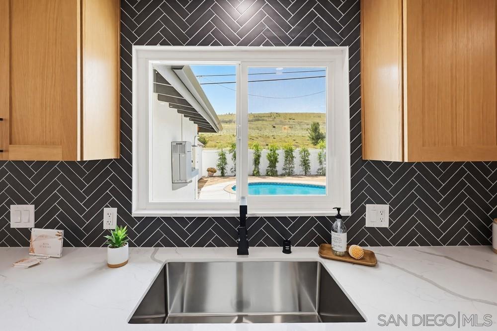 Detail Gallery Image 13 of 46 For 12804  Carriage, Poway,  CA 92064 - 3 Beds | 2 Baths