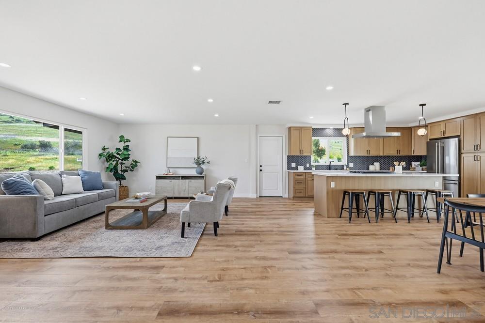 Detail Gallery Image 6 of 46 For 12804  Carriage, Poway,  CA 92064 - 3 Beds | 2 Baths