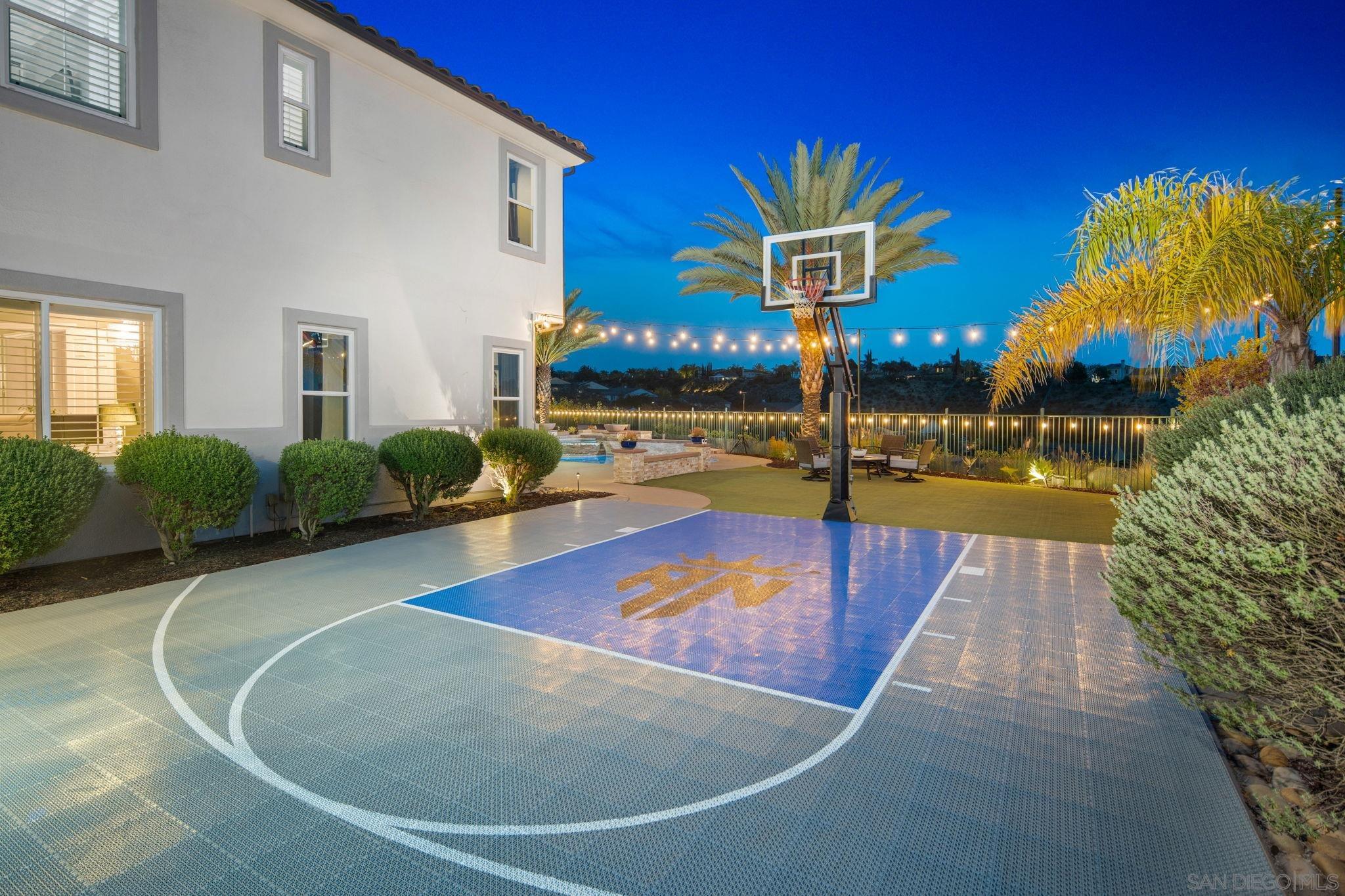 Detail Gallery Image 29 of 58 For 11764  Big Canyon Ln, San Diego,  CA 92131 - 7 Beds | 5/1 Baths