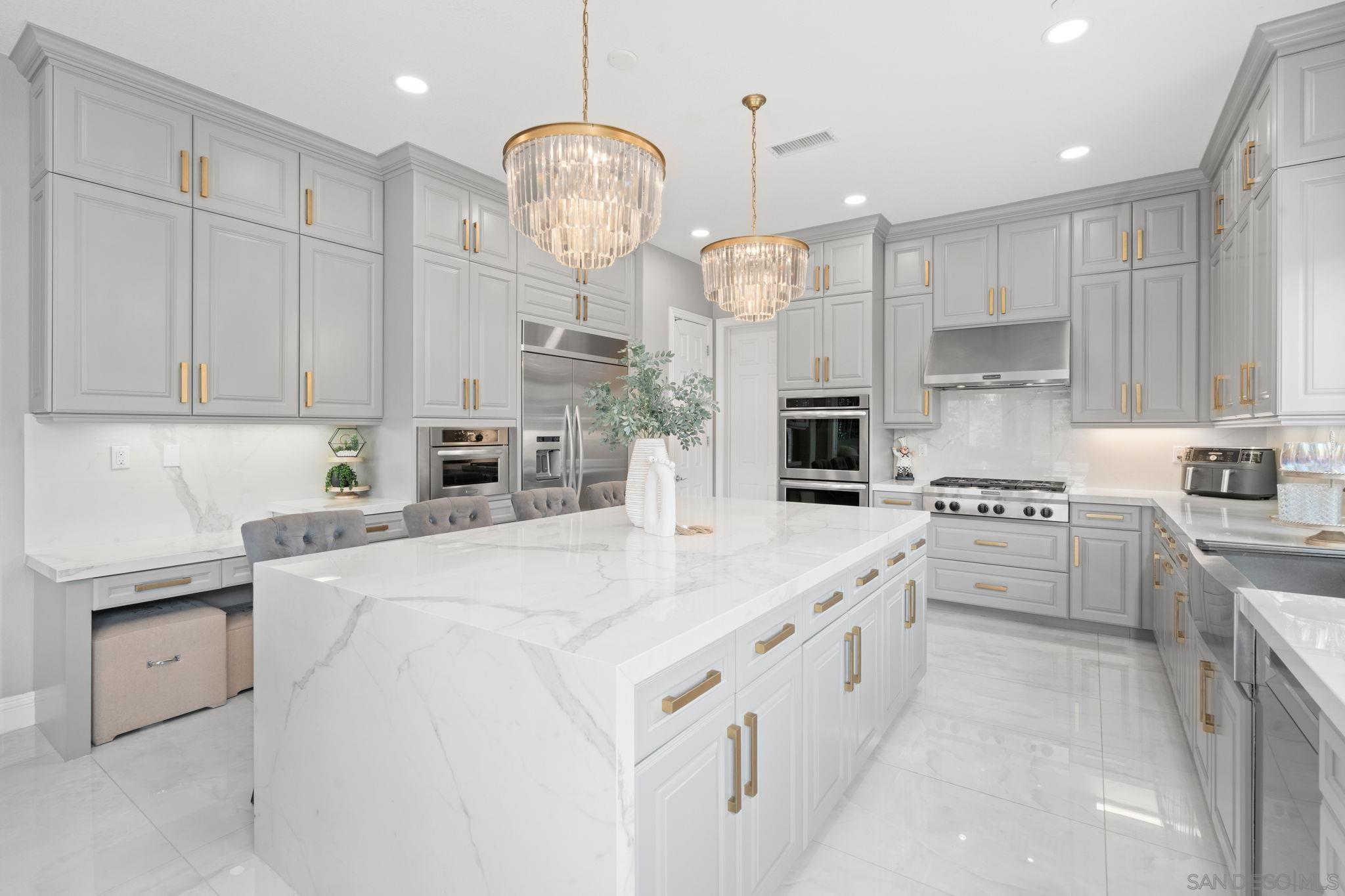 Detail Gallery Image 4 of 58 For 11764  Big Canyon Ln, San Diego,  CA 92131 - 7 Beds | 5/1 Baths