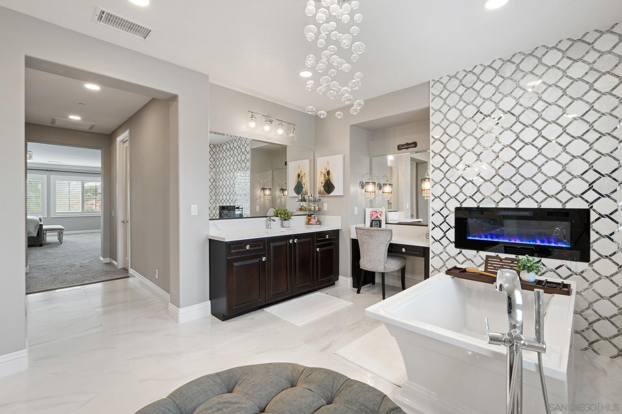 Detail Gallery Image 37 of 58 For 11764  Big Canyon Ln, San Diego,  CA 92131 - 7 Beds | 5/1 Baths