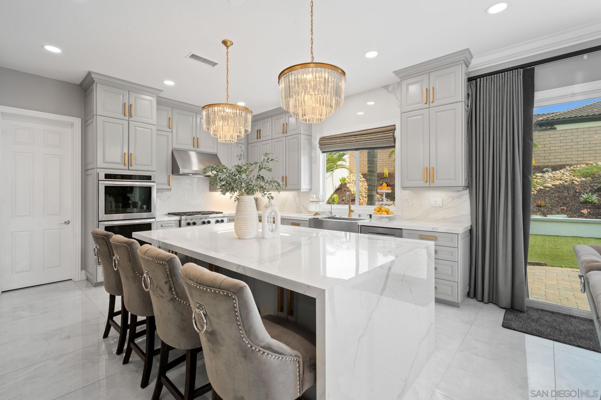 Detail Gallery Image 5 of 58 For 11764  Big Canyon Ln, San Diego,  CA 92131 - 7 Beds | 5/1 Baths