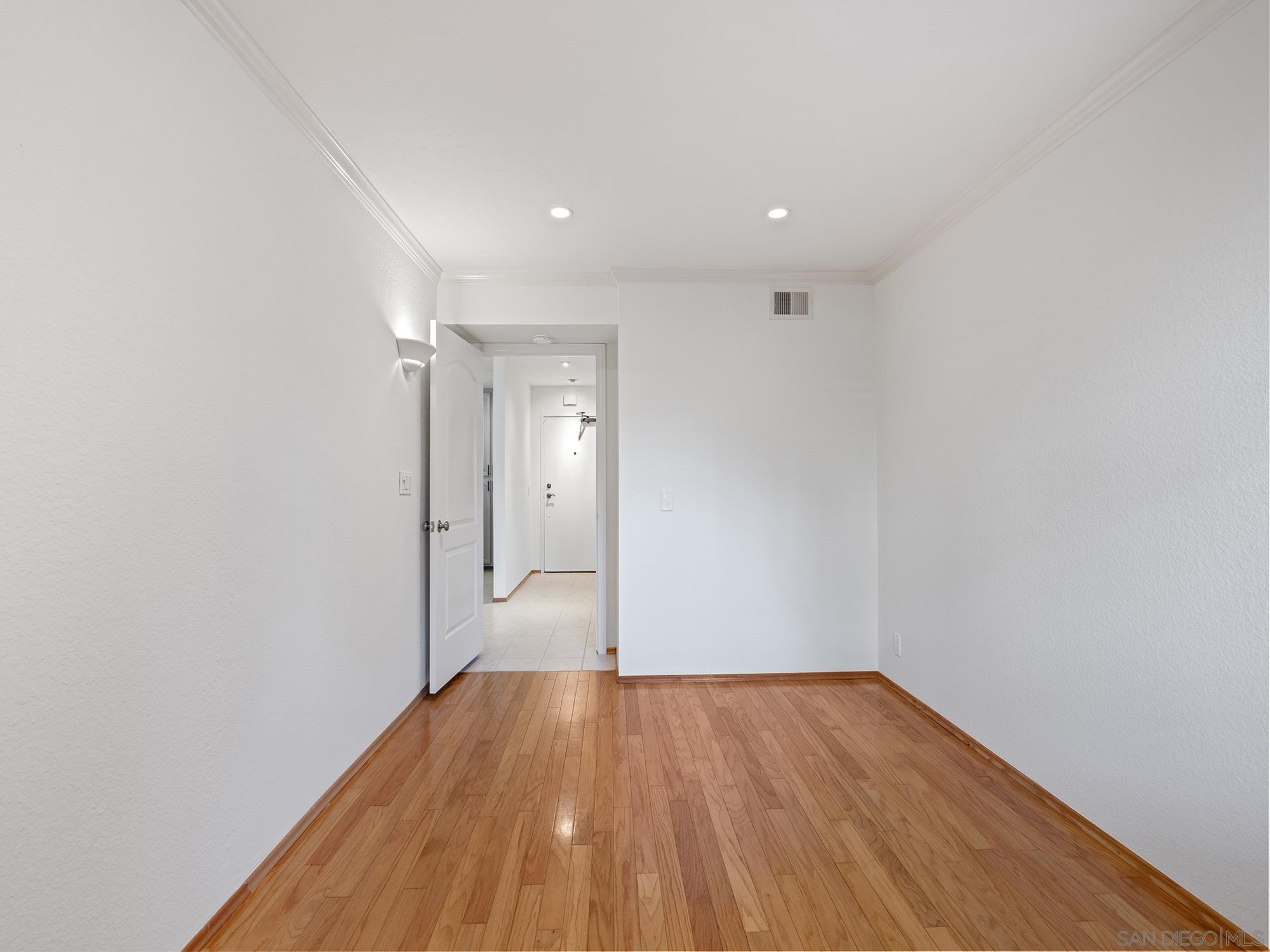 Detail Gallery Image 12 of 29 For 10425  Caminito Cuervo  #209,  San Diego,  CA 92108 - 2 Beds | 2 Baths