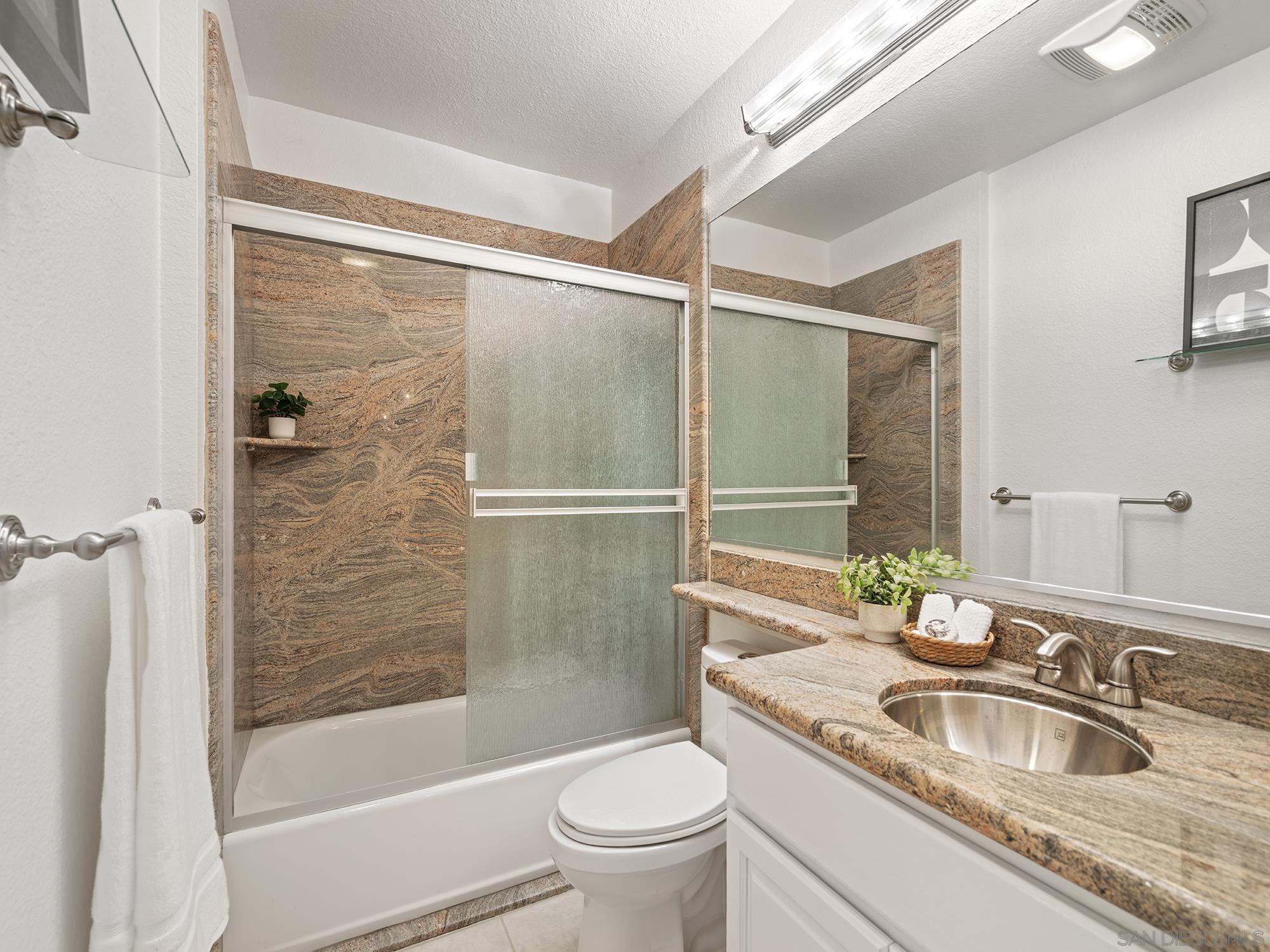 Detail Gallery Image 13 of 29 For 10425  Caminito Cuervo  #209,  San Diego,  CA 92108 - 2 Beds | 2 Baths