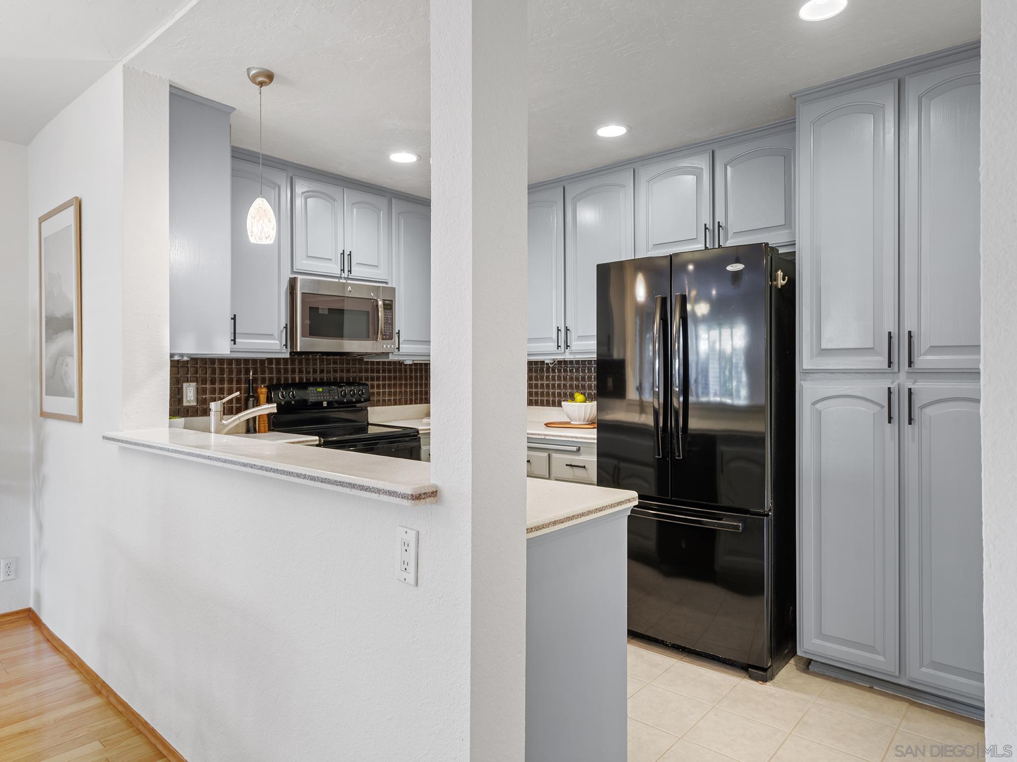 Detail Gallery Image 6 of 29 For 10425  Caminito Cuervo  #209,  San Diego,  CA 92108 - 2 Beds | 2 Baths