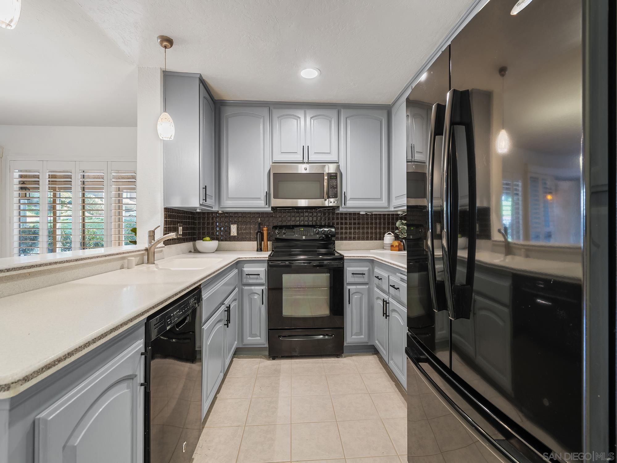 Detail Gallery Image 7 of 29 For 10425  Caminito Cuervo  #209,  San Diego,  CA 92108 - 2 Beds | 2 Baths