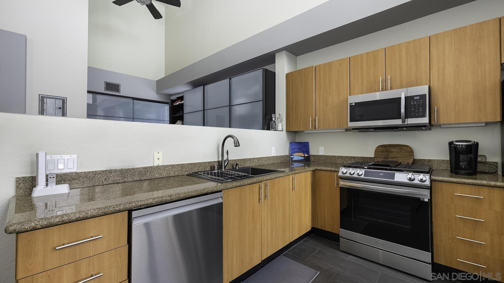 Detail Gallery Image 3 of 19 For 1480  Broadway  #2607,  San Diego,  CA 92101 - 1 Beds | 1 Baths