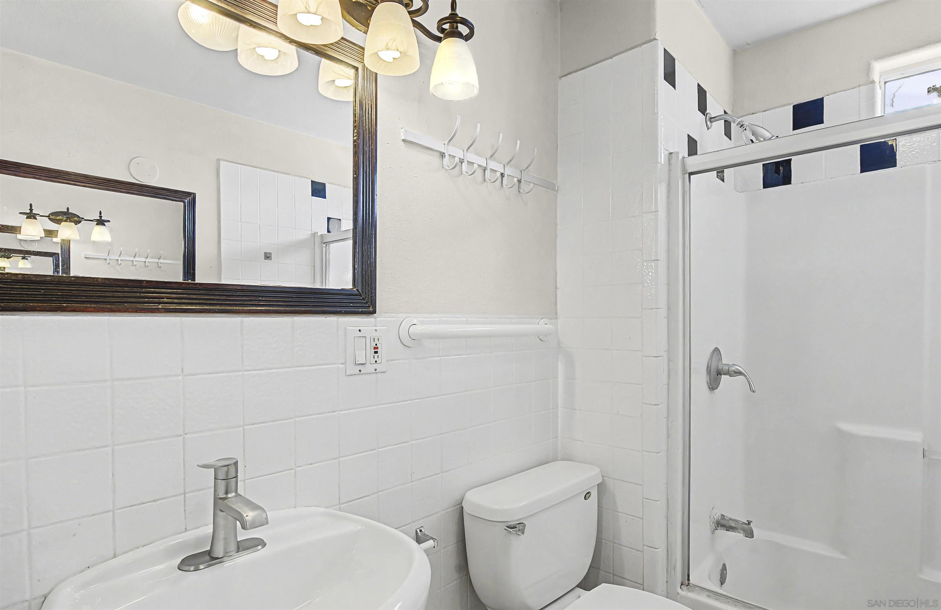 Detail Gallery Image 12 of 33 For 4397-4399  Swift Ave, San Diego,  CA 92104 - 2 Beds | 1 Baths