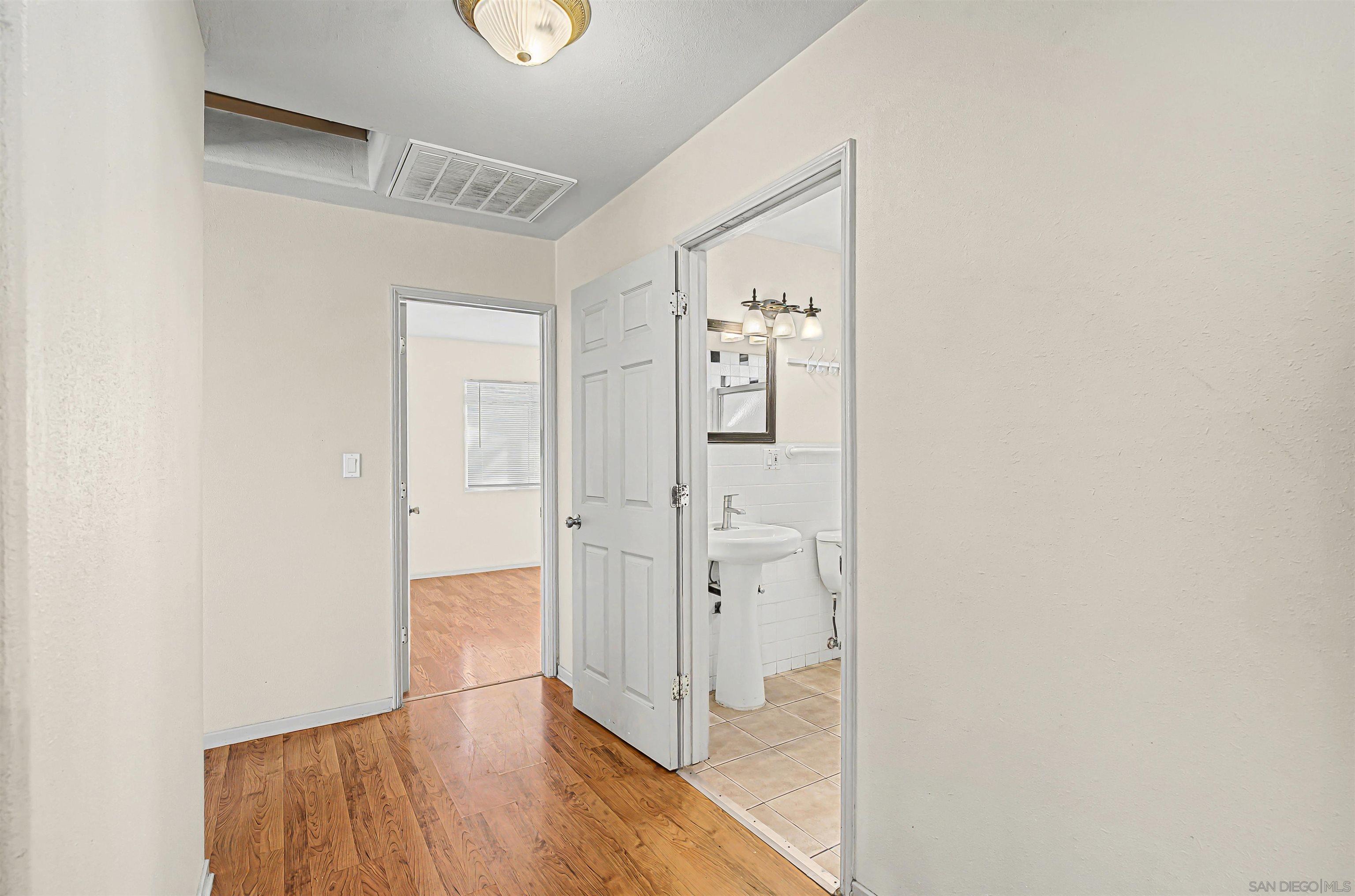 Detail Gallery Image 4 of 33 For 4397-4399  Swift Ave, San Diego,  CA 92104 - 2 Beds | 1 Baths