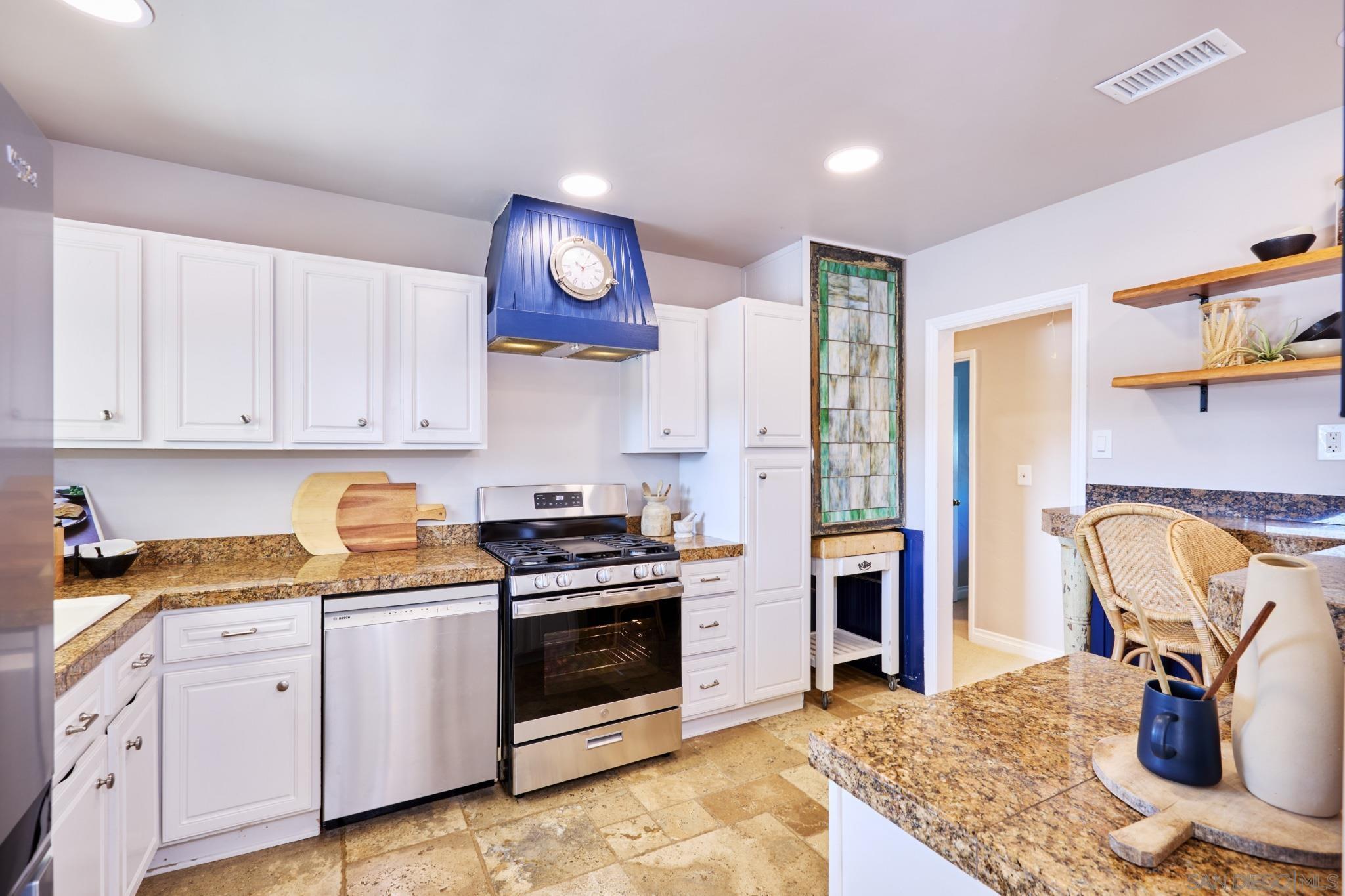 Detail Gallery Image 9 of 25 For 4568  4th Street, La Mesa,  CA 91941 - 4 Beds | 2/1 Baths