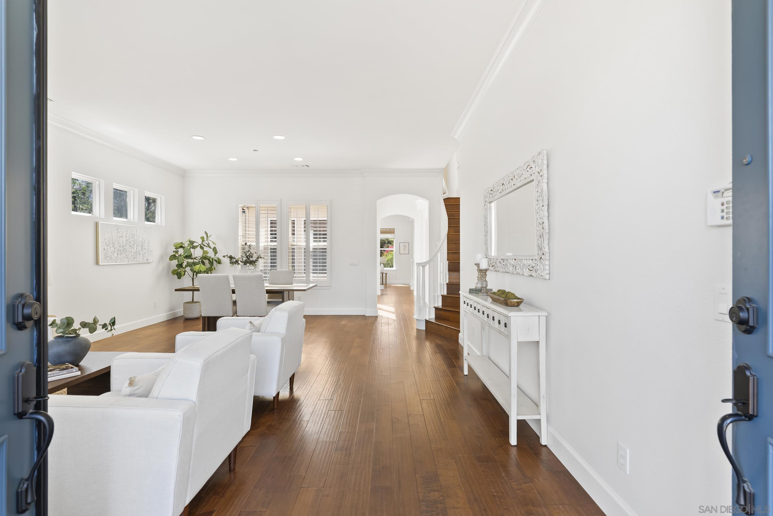 Detail Gallery Image 3 of 58 For 3993  via Cangrejo, San Diego,  CA 92130 - 5 Beds | 3 Baths