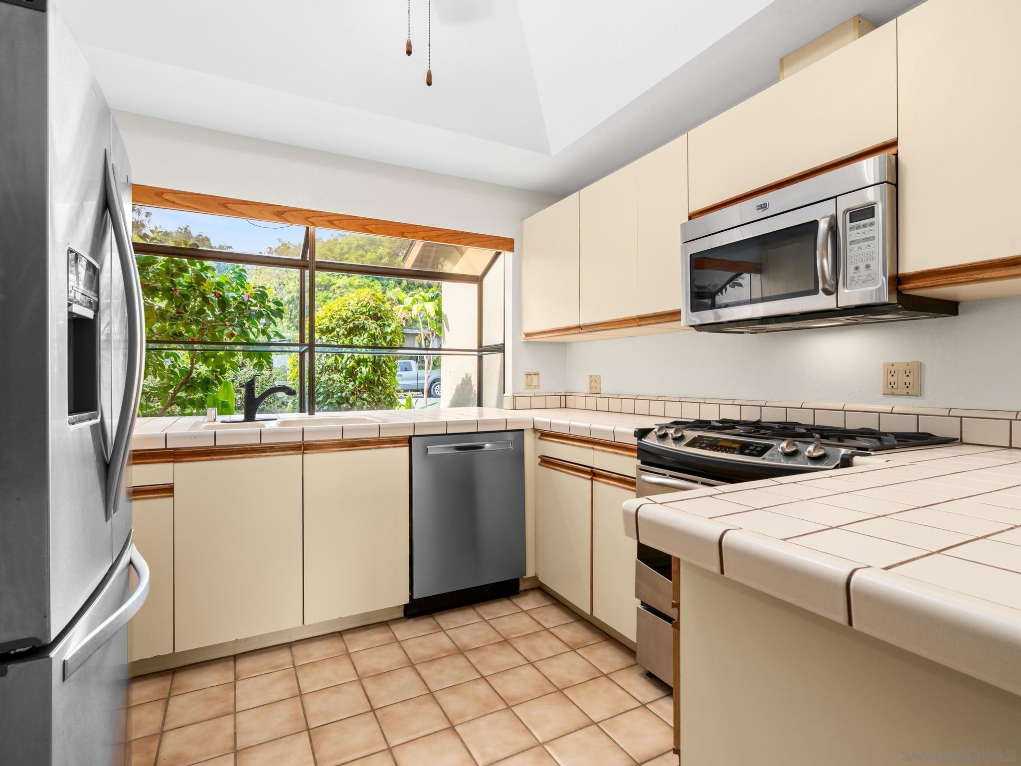 Detail Gallery Image 7 of 21 For 2529  Littleton Road, El Cajon,  CA 92020 - 3 Beds | 2 Baths