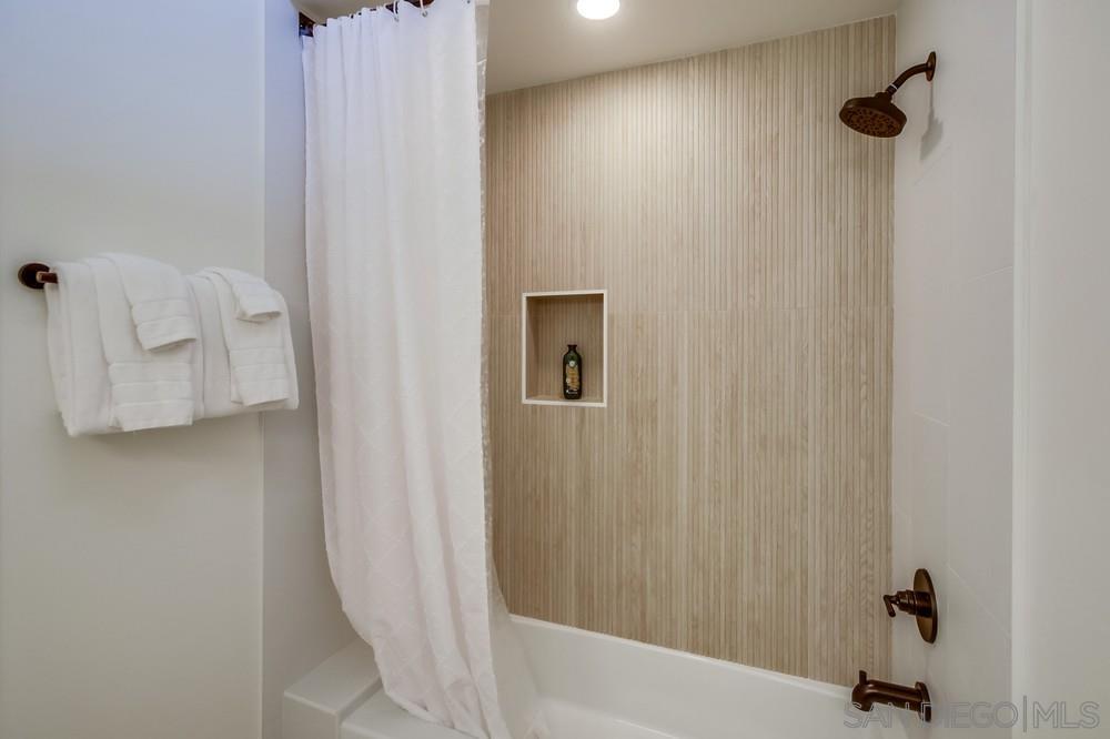 Detail Gallery Image 15 of 37 For 8457  Paseo Del Ocaso, La Jolla,  CA 92037 - 4 Beds | 3 Baths