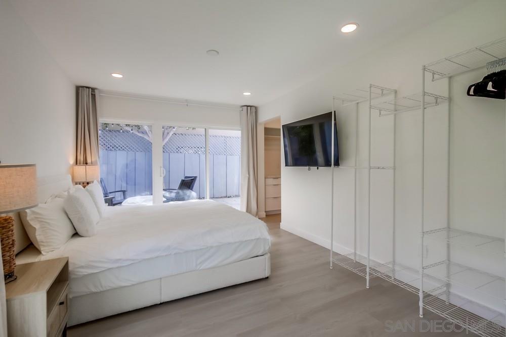 Detail Gallery Image 18 of 37 For 8457  Paseo Del Ocaso, La Jolla,  CA 92037 - 4 Beds | 3 Baths