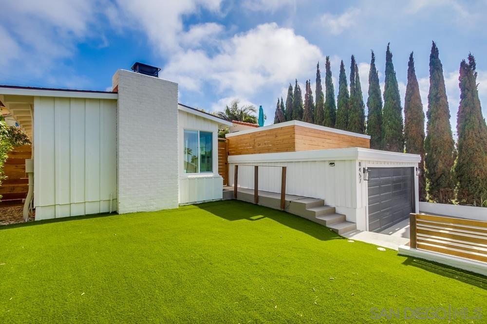 Detail Gallery Image 3 of 37 For 8457  Paseo Del Ocaso, La Jolla,  CA 92037 - 4 Beds | 3 Baths