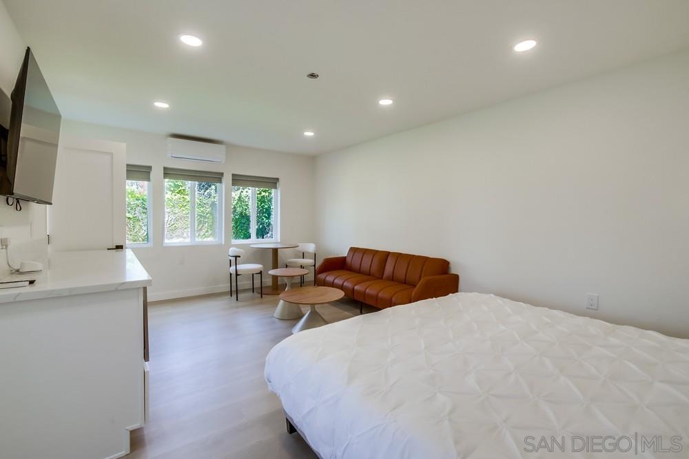 Detail Gallery Image 22 of 37 For 8457  Paseo Del Ocaso, La Jolla,  CA 92037 - 4 Beds | 3 Baths