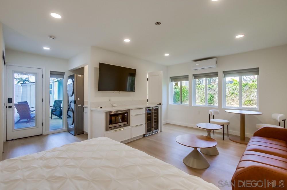 Detail Gallery Image 23 of 37 For 8457  Paseo Del Ocaso, La Jolla,  CA 92037 - 4 Beds | 3 Baths