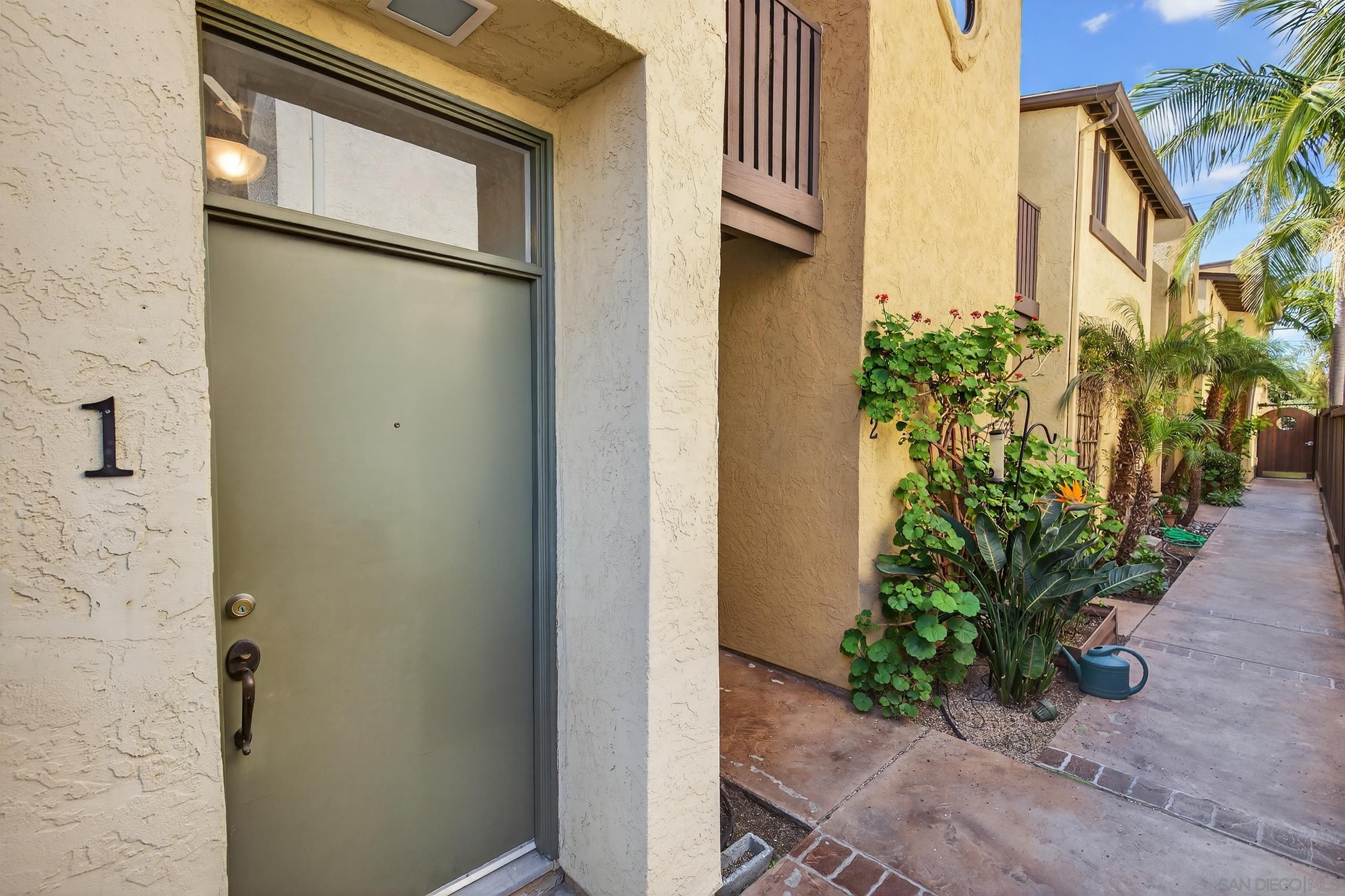 Detail Gallery Image 3 of 27 For 4046  Iowa St.  1, San Diego,  CA 92104 - 2 Beds | 2 Baths