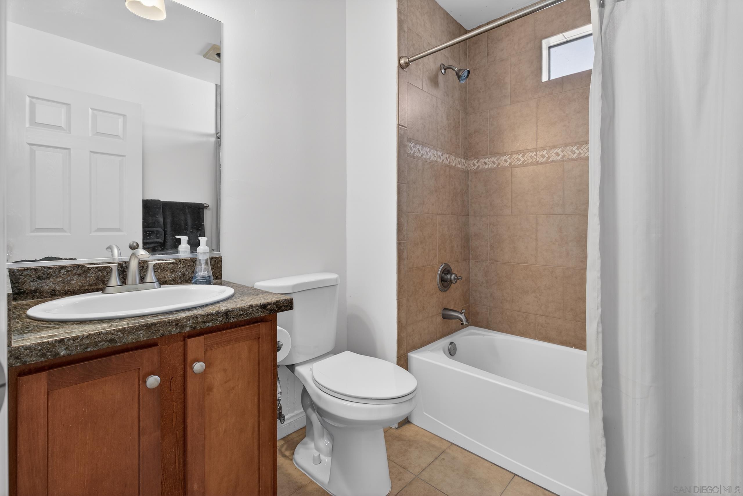 Detail Gallery Image 24 of 27 For 4046  Iowa St.  1, San Diego,  CA 92104 - 2 Beds | 2 Baths