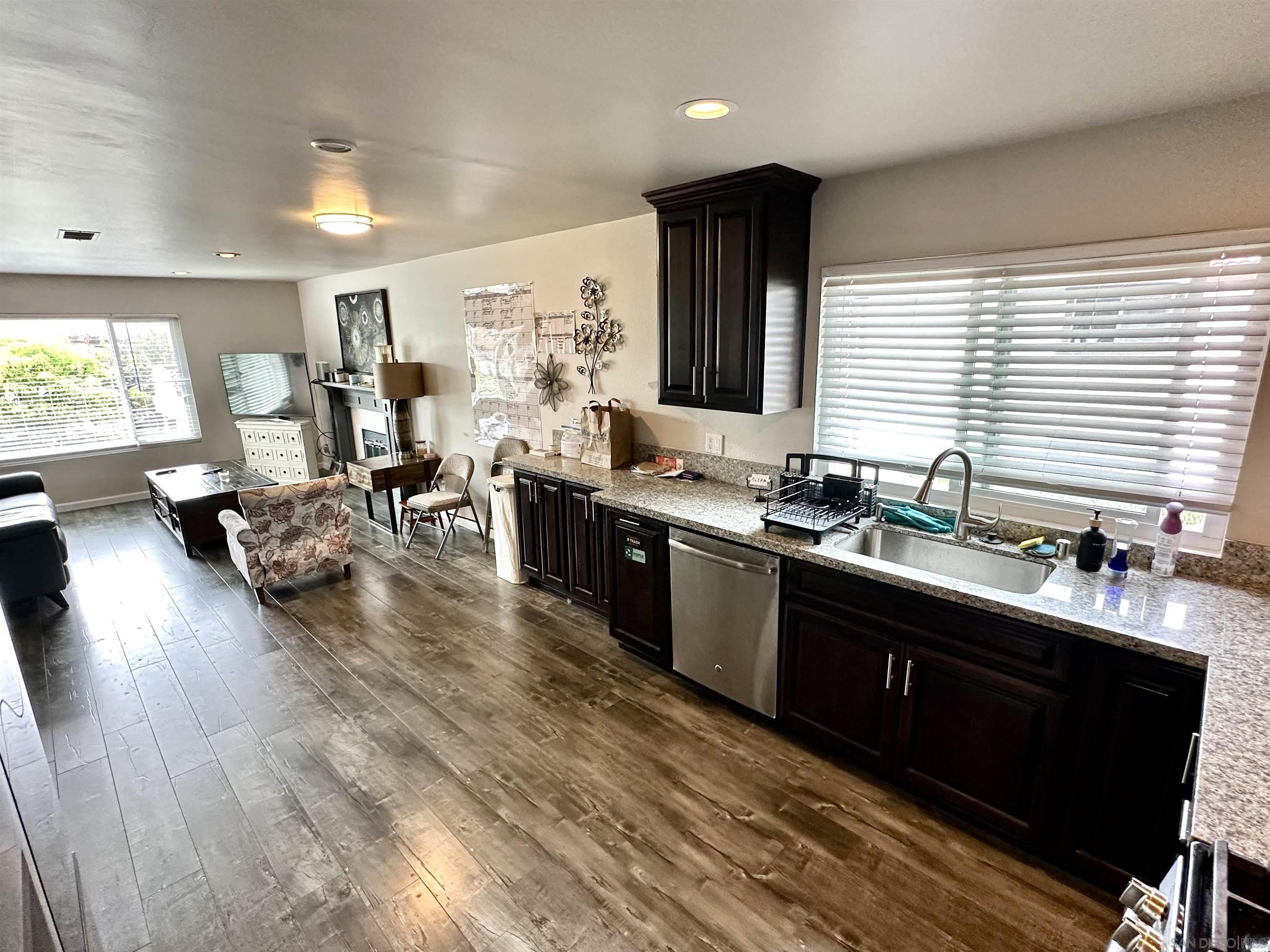 Detail Gallery Image 11 of 36 For 9829  Caspi Gardens  #UNIT 8,  Santee,  CA 92071 - 3 Beds | 2 Baths