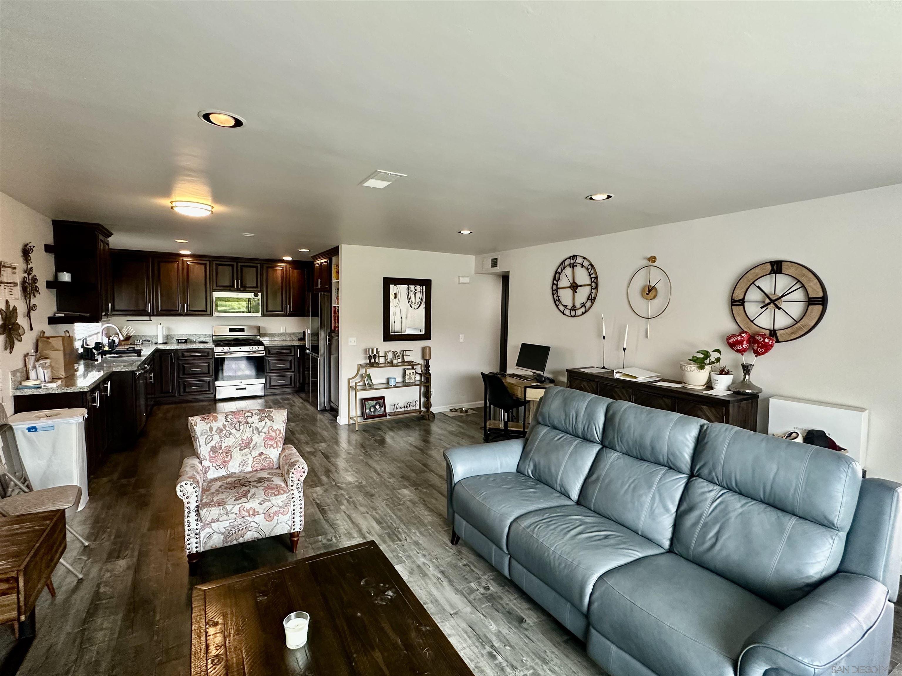 Detail Gallery Image 4 of 36 For 9829  Caspi Gardens  #UNIT 8,  Santee,  CA 92071 - 3 Beds | 2 Baths