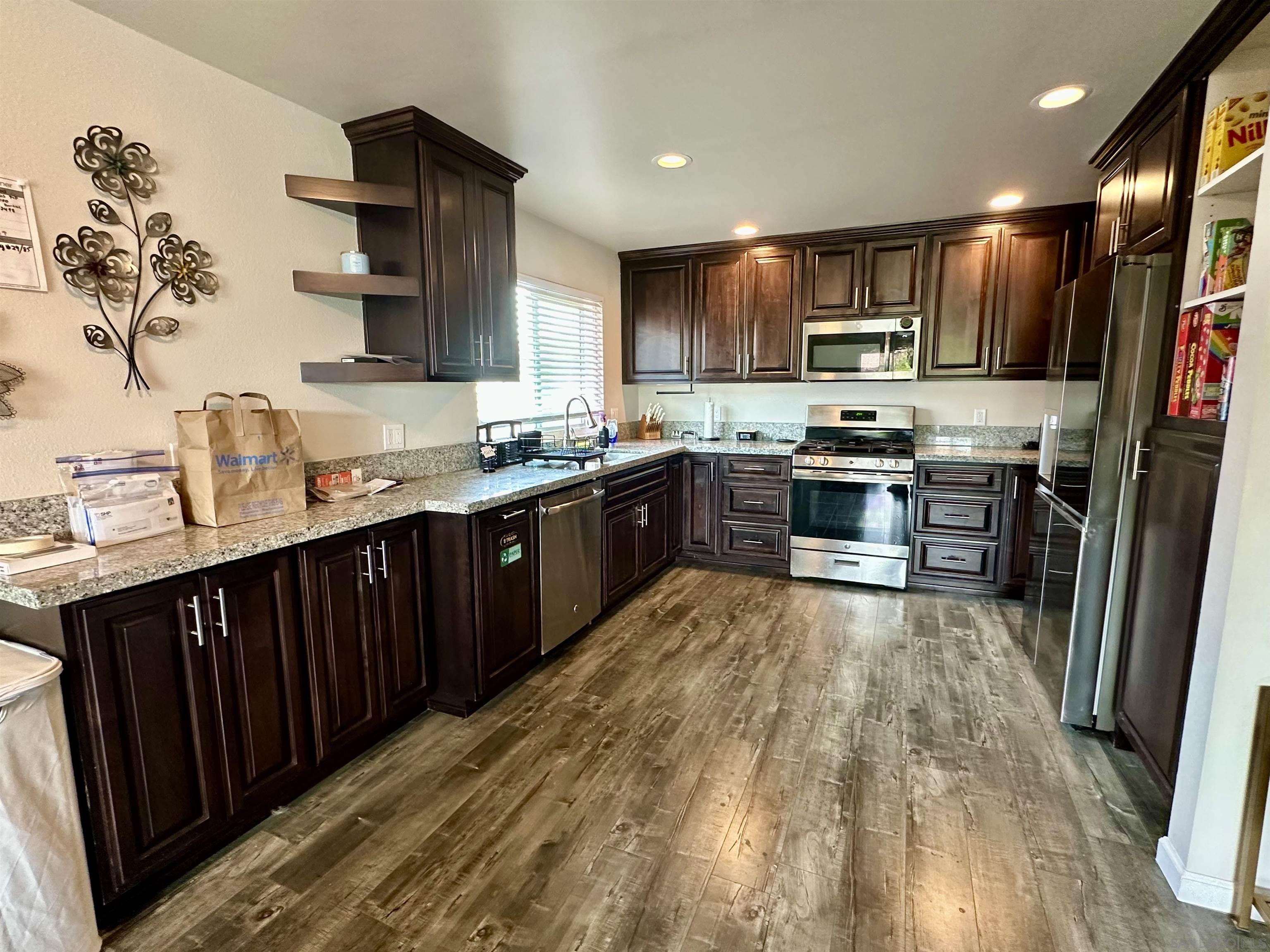 Detail Gallery Image 7 of 36 For 9829  Caspi Gardens  #UNIT 8,  Santee,  CA 92071 - 3 Beds | 2 Baths