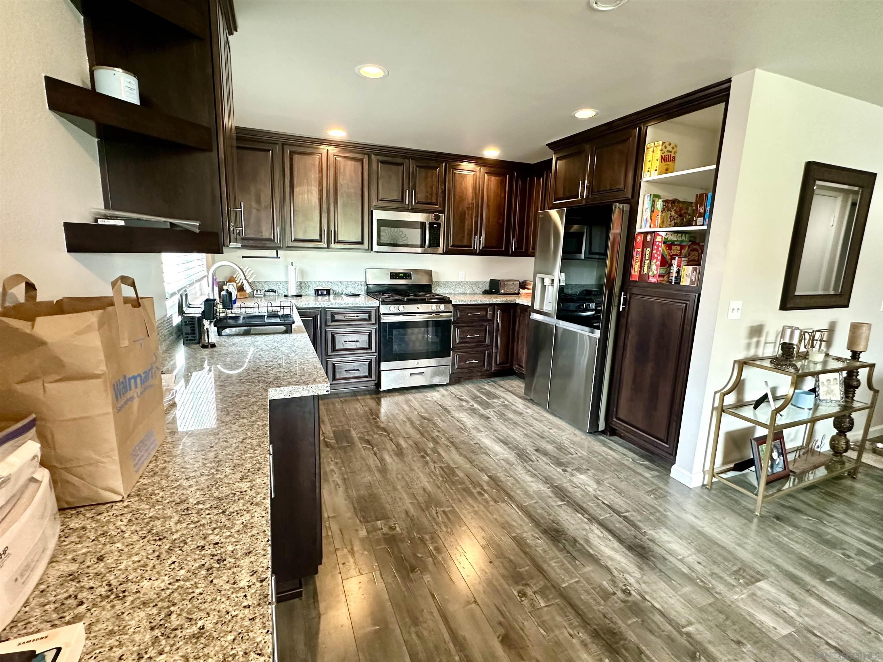 Detail Gallery Image 8 of 36 For 9829  Caspi Gardens  #UNIT 8,  Santee,  CA 92071 - 3 Beds | 2 Baths