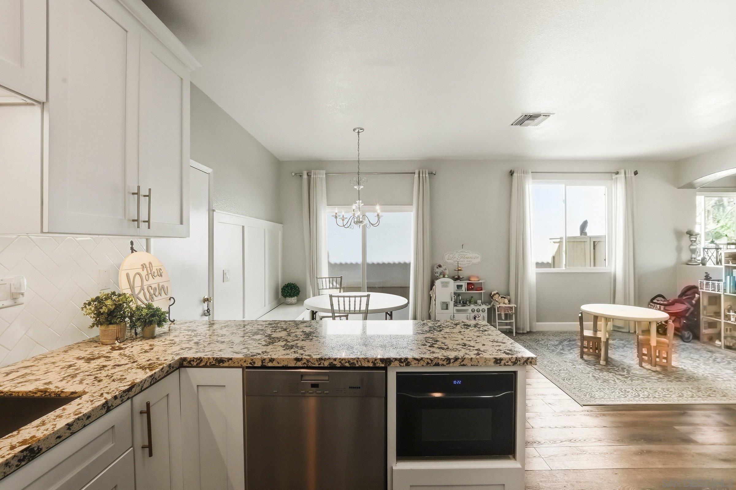 Detail Gallery Image 12 of 34 For 1942  Parker Mountain, Chula Vista,  CA 91913 - 4 Beds | 2/1 Baths