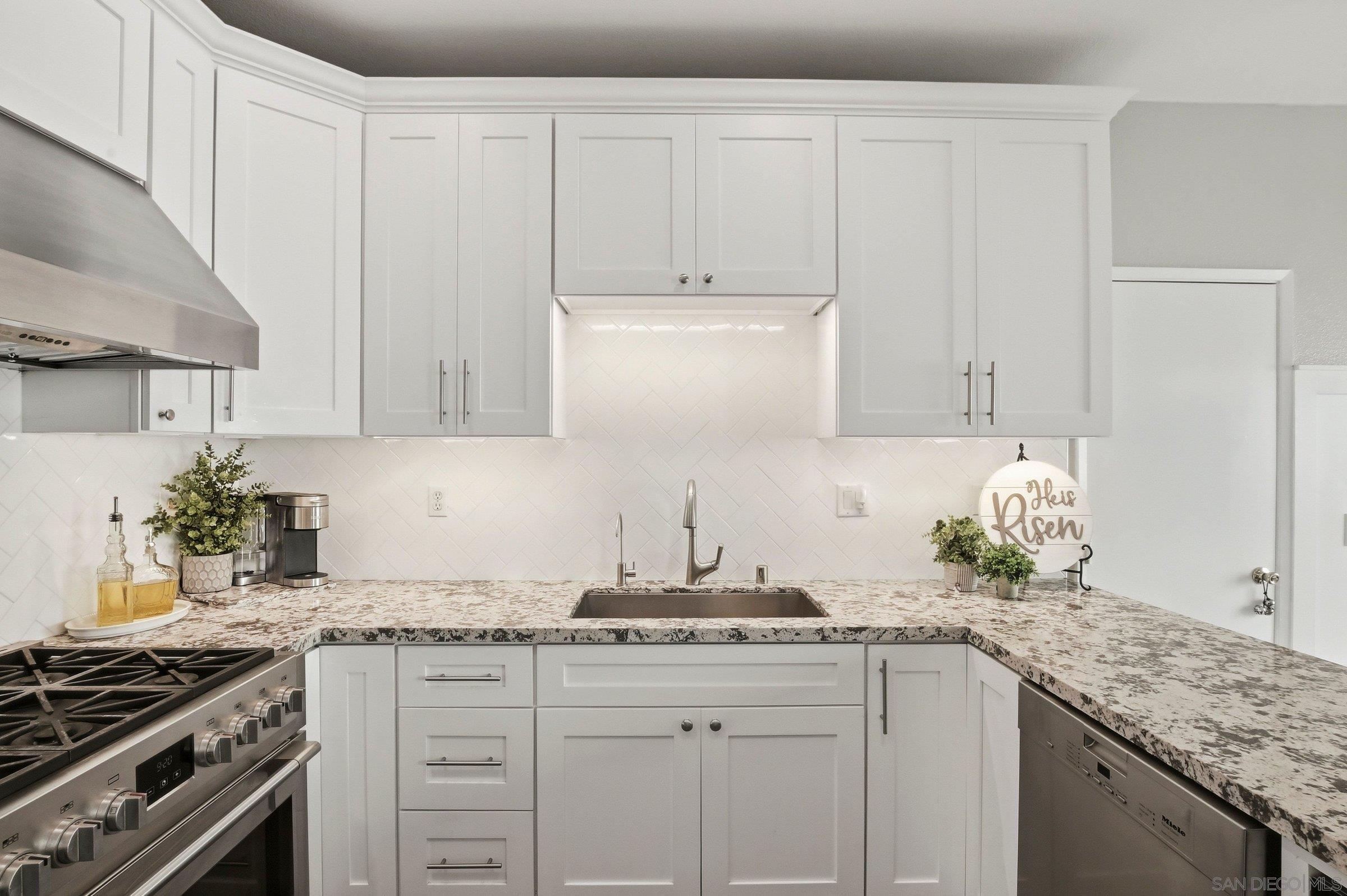 Detail Gallery Image 13 of 34 For 1942  Parker Mountain, Chula Vista,  CA 91913 - 4 Beds | 2/1 Baths