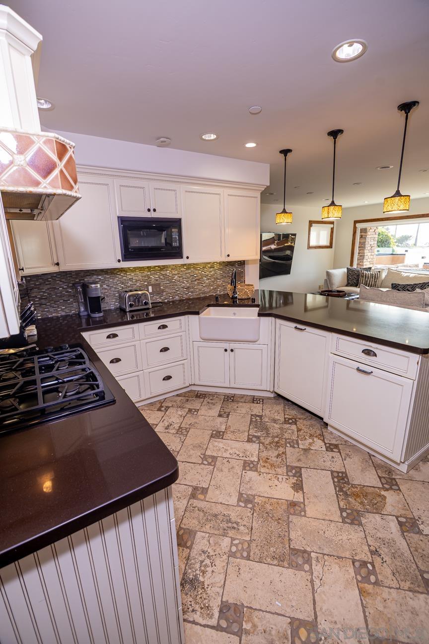 Detail Gallery Image 19 of 67 For 2636-38  Strand Way, San Diego,  CA 92109 - 4 Beds | 5 Baths