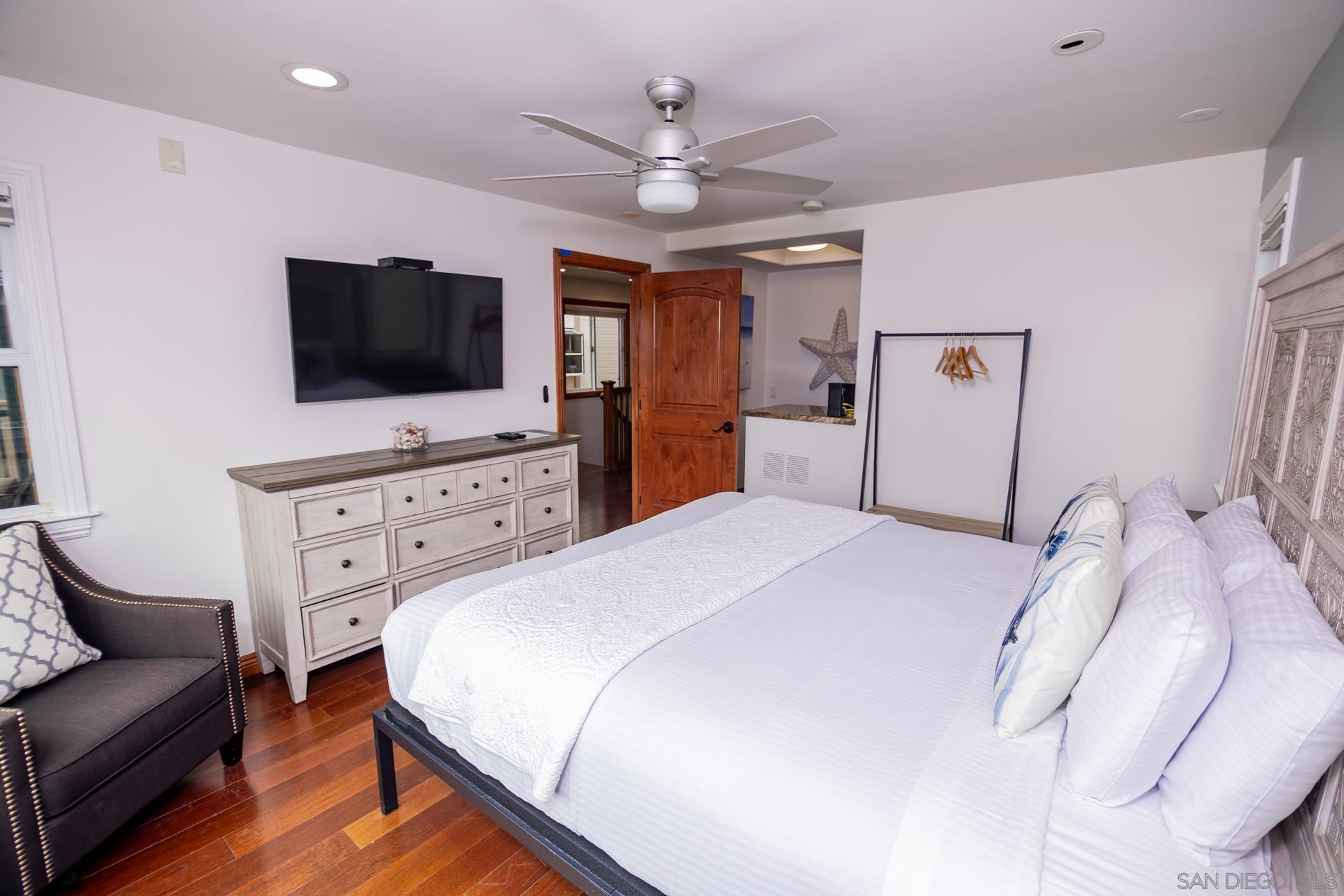 Detail Gallery Image 34 of 67 For 2636-38  Strand Way, San Diego,  CA 92109 - 4 Beds | 5 Baths