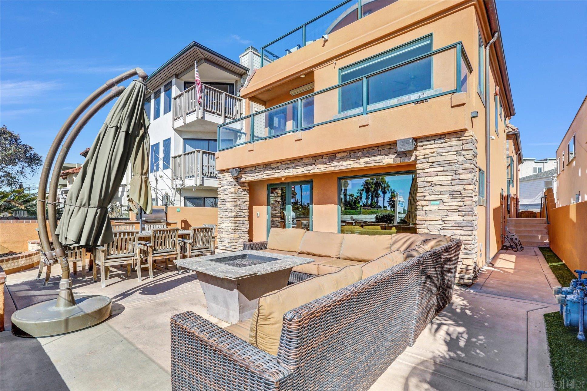 Detail Gallery Image 6 of 67 For 2636-38  Strand Way, San Diego,  CA 92109 - 4 Beds | 5 Baths