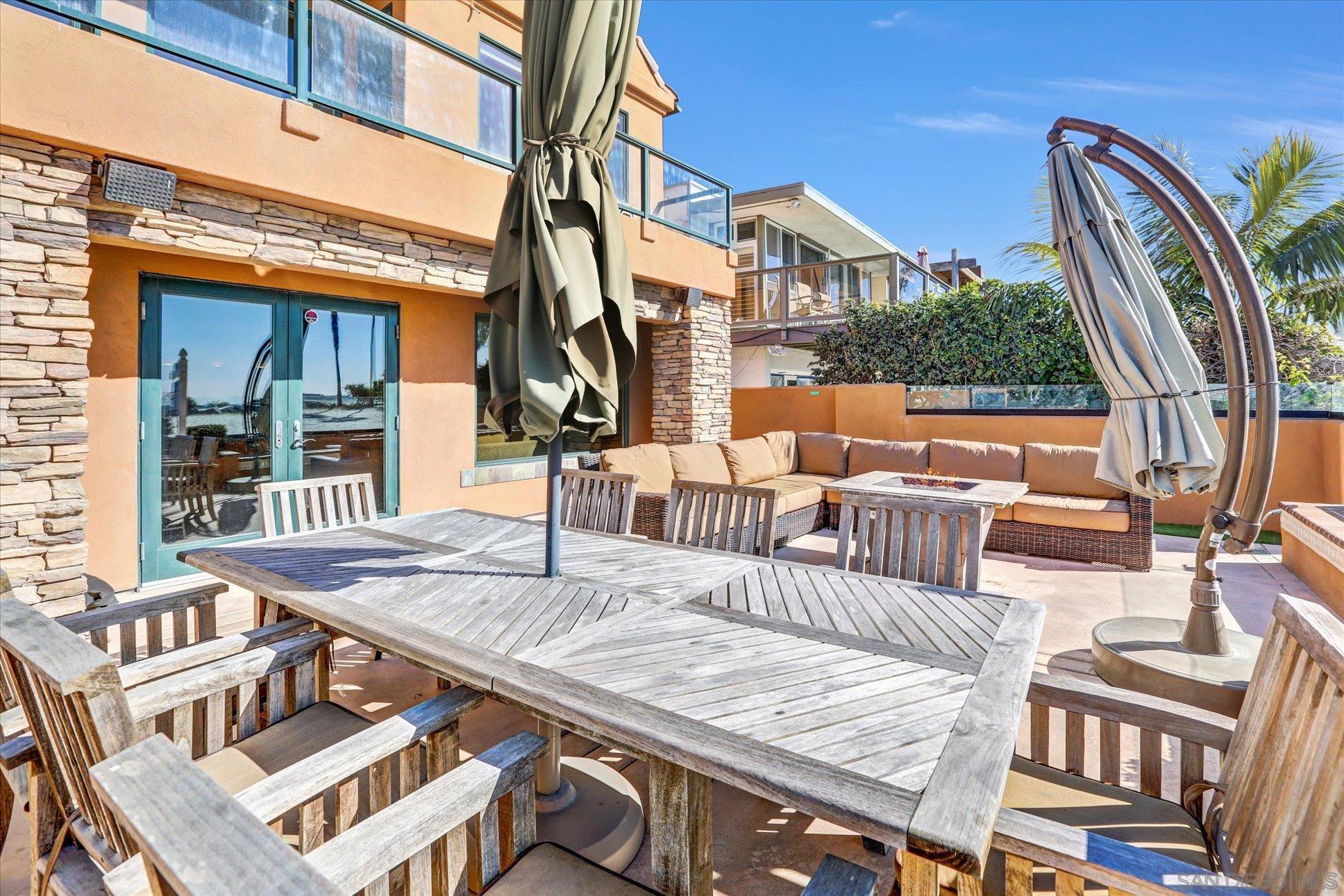 Detail Gallery Image 9 of 67 For 2636-38  Strand Way, San Diego,  CA 92109 - 4 Beds | 5 Baths