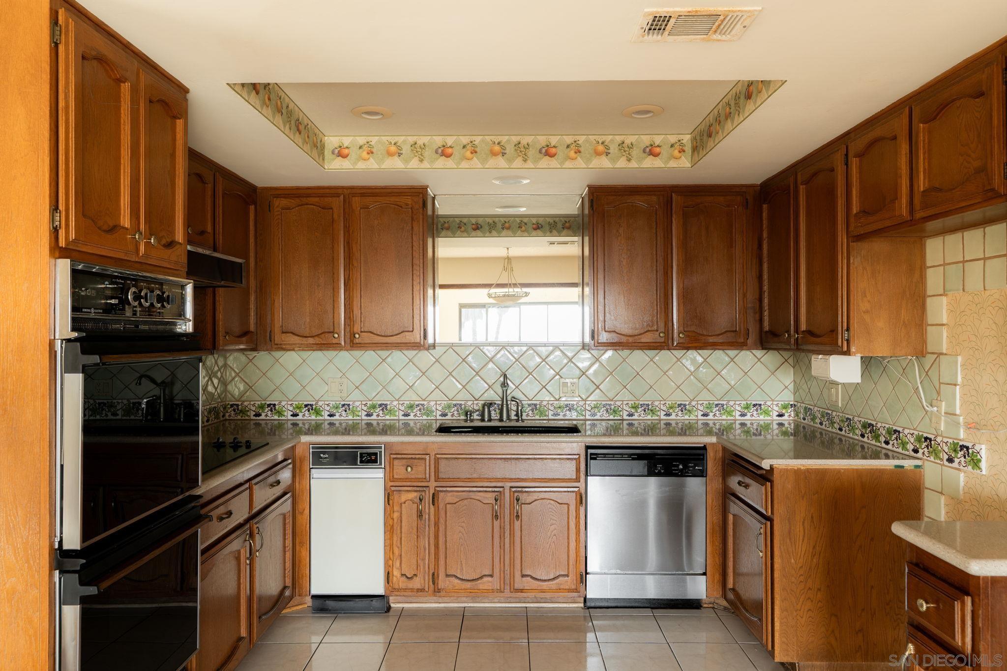 Detail Gallery Image 4 of 46 For 2767  Vista Del Oro, Carlsbad,  CA 92009 - 3 Beds | 2/1 Baths