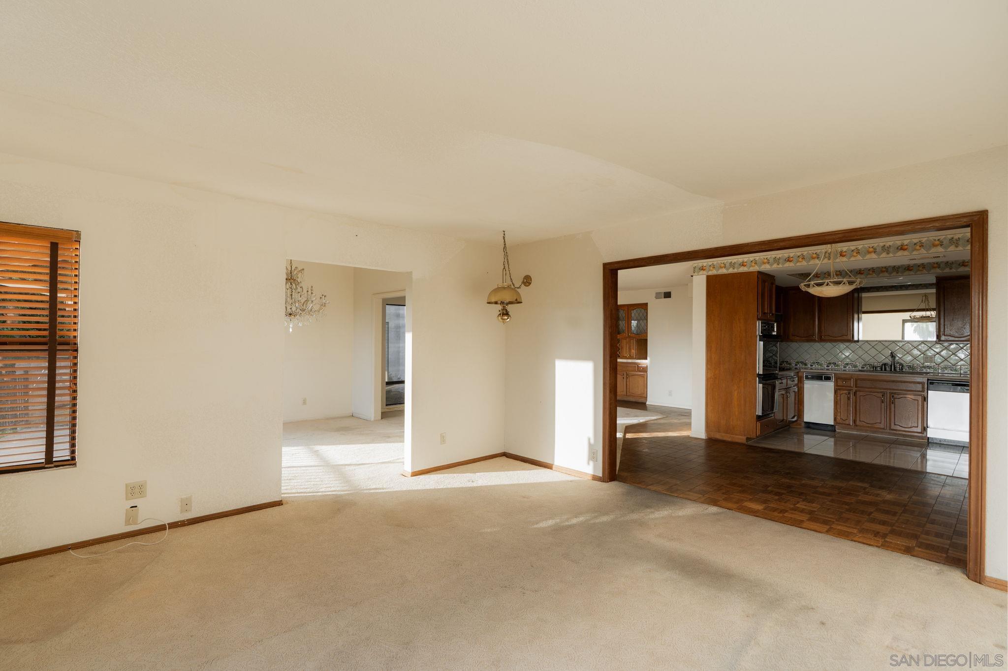 Detail Gallery Image 5 of 46 For 2767  Vista Del Oro, Carlsbad,  CA 92009 - 3 Beds | 2/1 Baths