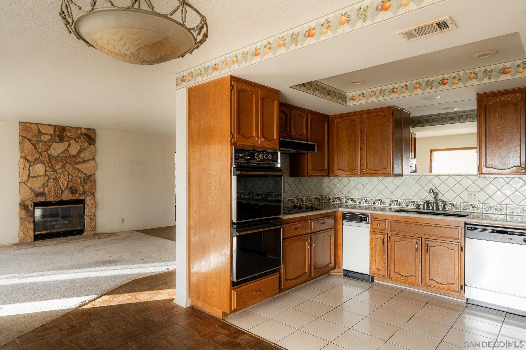 Detail Gallery Image 6 of 46 For 2767  Vista Del Oro, Carlsbad,  CA 92009 - 3 Beds | 2/1 Baths