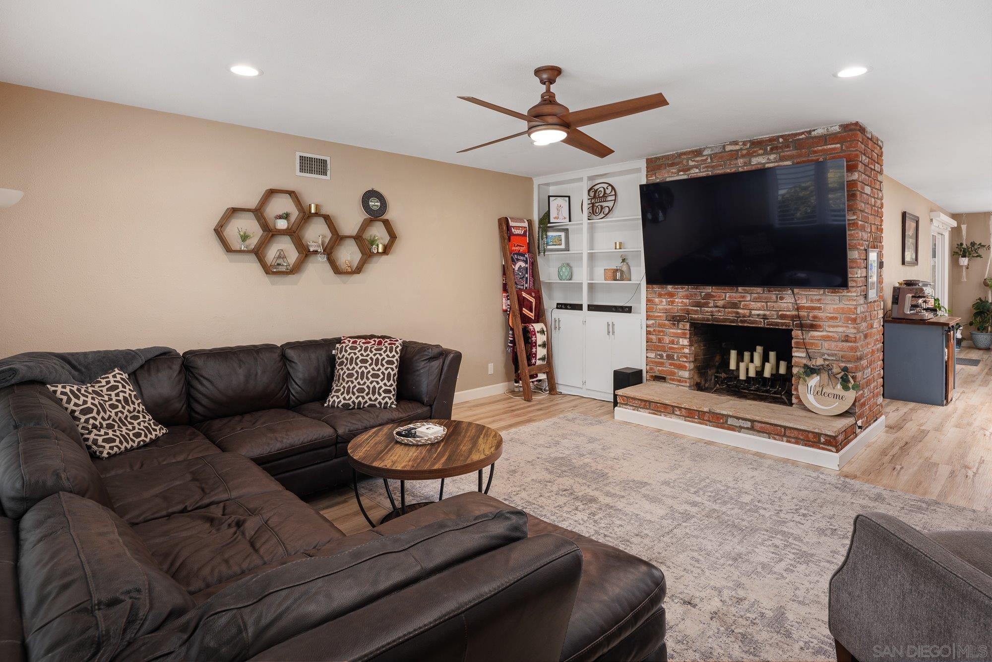 Detail Gallery Image 8 of 43 For 1362  Lindenwood, El Cajon,  CA 92021 - 4 Beds | 2 Baths