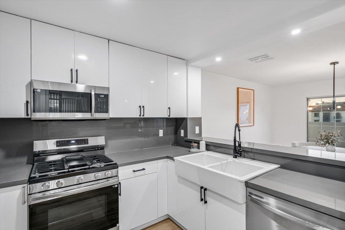 Detail Gallery Image 14 of 42 For 12865  Carriage Heights Way, Poway,  CA 92064 - 3 Beds | 2/1 Baths