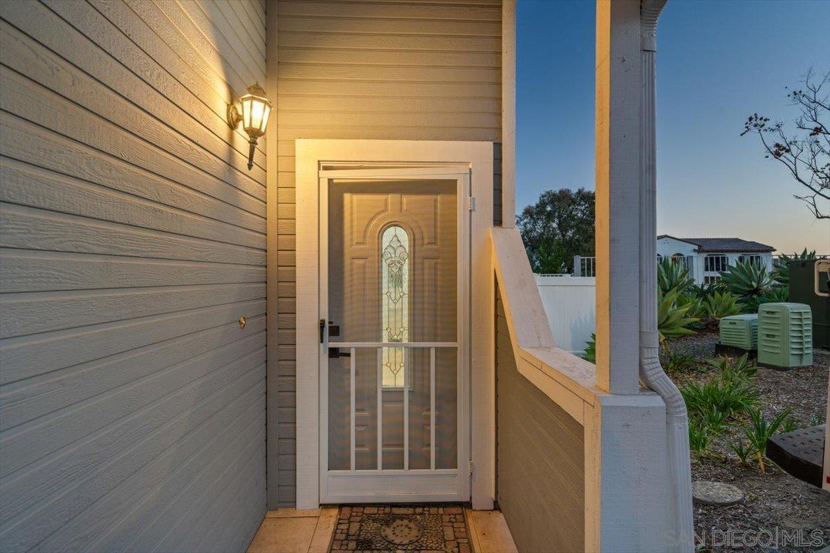 Detail Gallery Image 5 of 42 For 12865  Carriage Heights Way, Poway,  CA 92064 - 3 Beds | 2/1 Baths