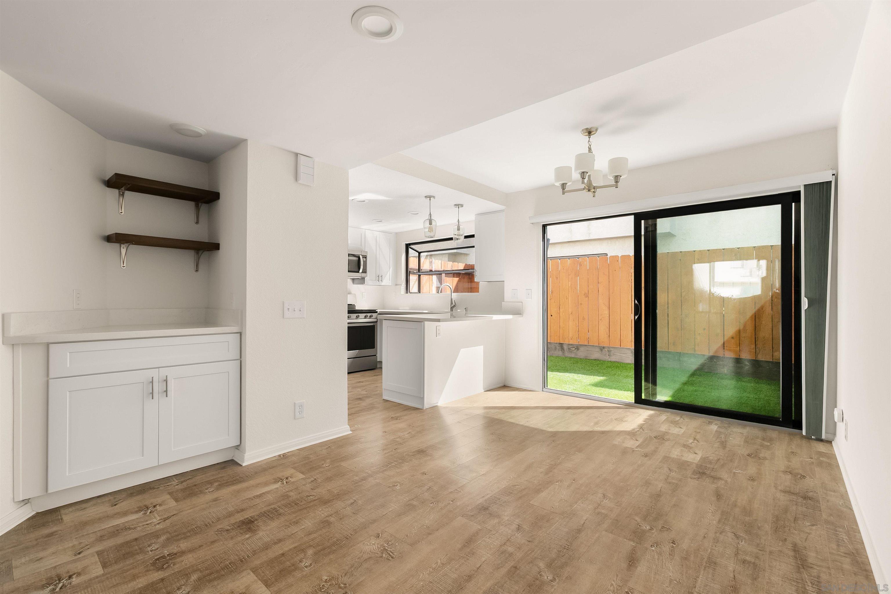 Detail Gallery Image 5 of 37 For 879  Agate  #3,  San Diego,  CA 92109 - 2 Beds | 2/1 Baths