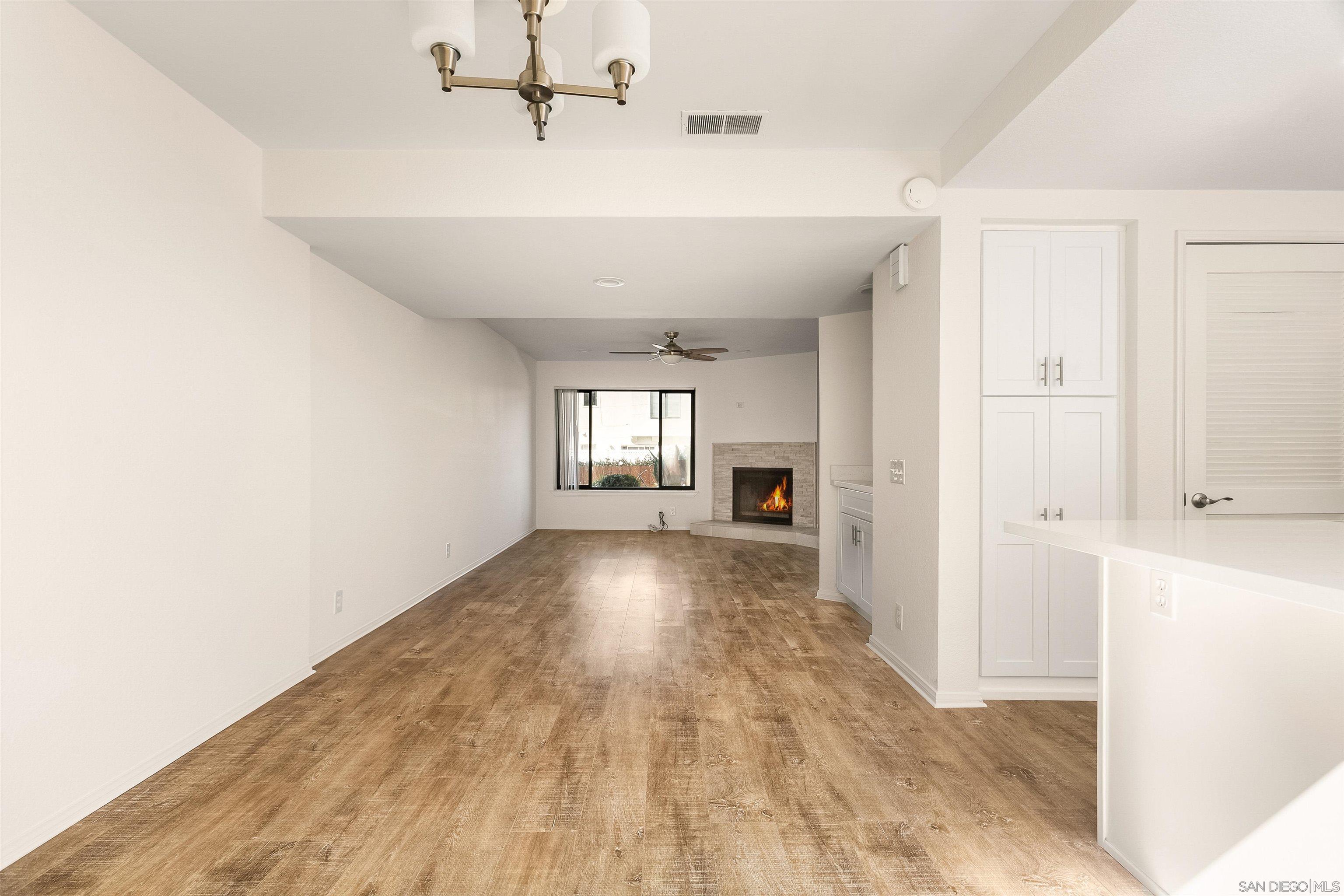 Detail Gallery Image 7 of 37 For 879  Agate  #3,  San Diego,  CA 92109 - 2 Beds | 2/1 Baths