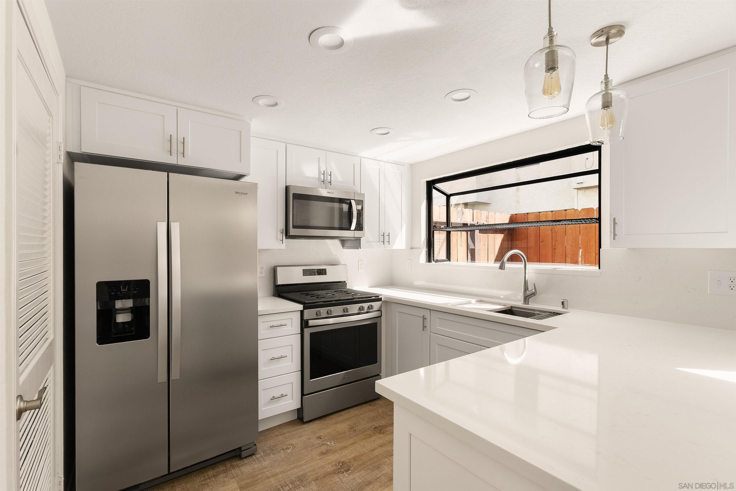 Detail Gallery Image 9 of 37 For 879  Agate  #3,  San Diego,  CA 92109 - 2 Beds | 2/1 Baths