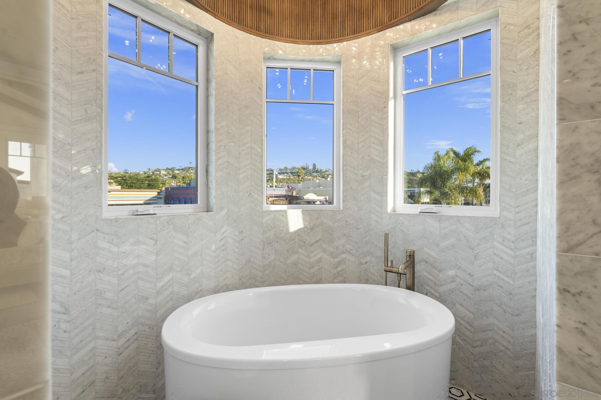 Detail Gallery Image 28 of 70 For 466  Westbourne St, La Jolla,  CA 92037 - 5 Beds | 3/2 Baths
