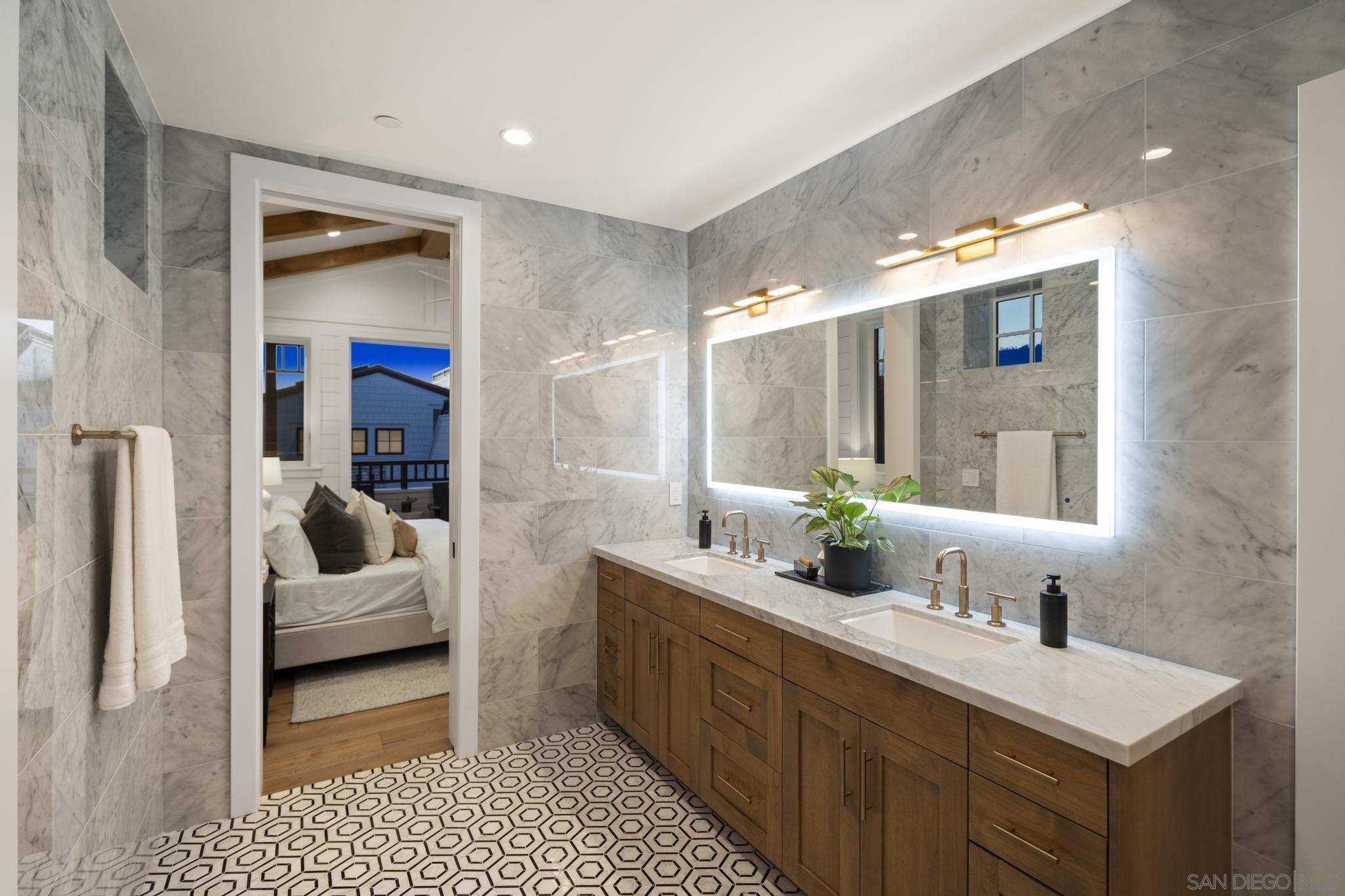 Detail Gallery Image 29 of 70 For 466  Westbourne St, La Jolla,  CA 92037 - 5 Beds | 3/2 Baths