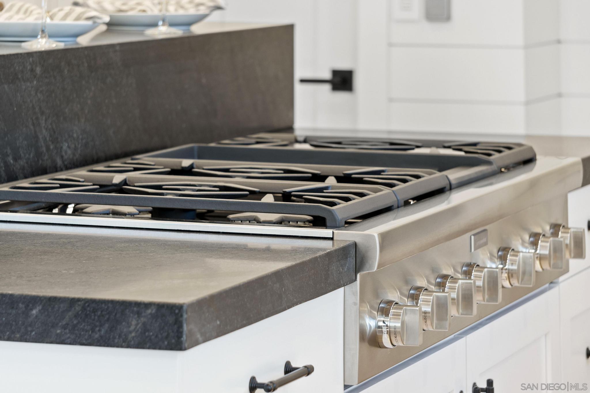 Detail Gallery Image 44 of 70 For 466  Westbourne St, La Jolla,  CA 92037 - 5 Beds | 3/2 Baths